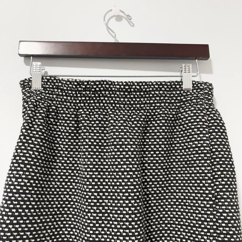 J. Crew Factory Sidewalk Skirt Womens Size 2 Black White Jacquard Print Textured